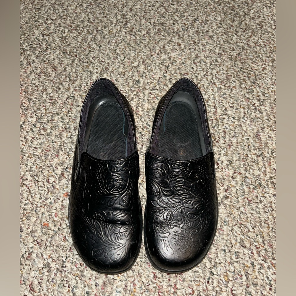 Nursing clogs